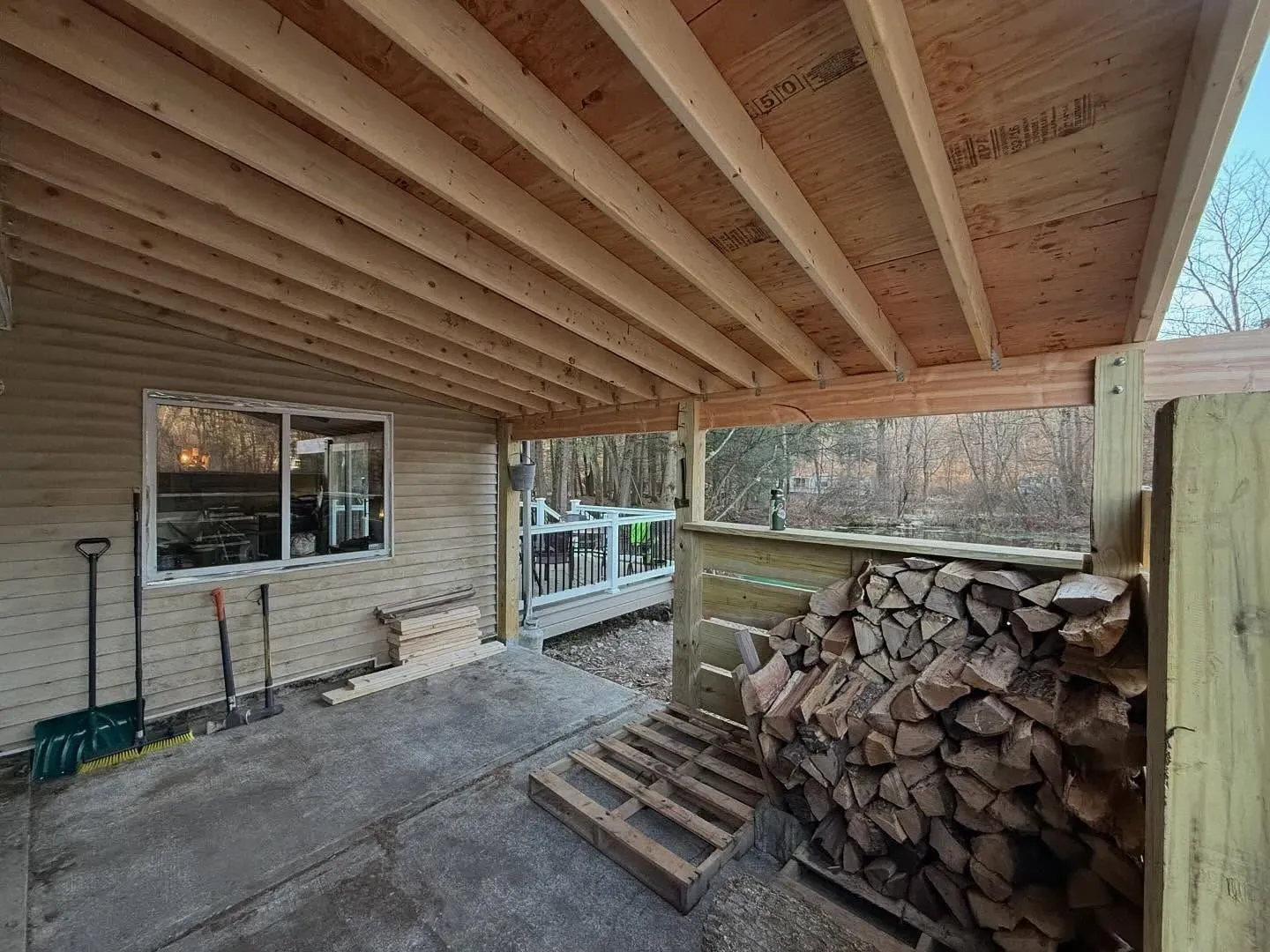 Outdoor Firepits and Fireplaces in Lehigh Valley, PA | LVMC Decks